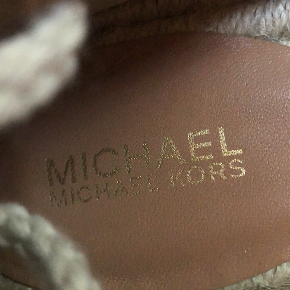 Micheal Kors lace up platforms - Picture 4 of 8